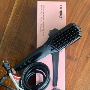 amika straightening brush
